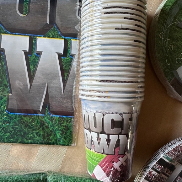 Football Party Supplies Set - Green and White NEW - Picture 5 of 7